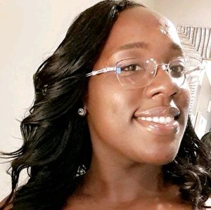 Meet your Posher, Iesha